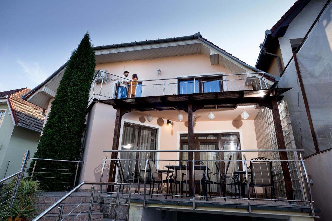 ホテル Flora Luxury House シギショアラ エクステリア 写真